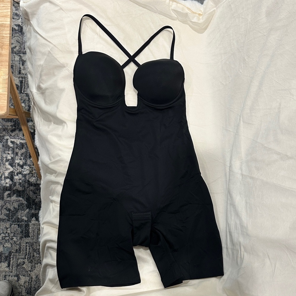 Shapshe NWOT Women’s U Plunge Strapless Tummy Control Bodysuit.